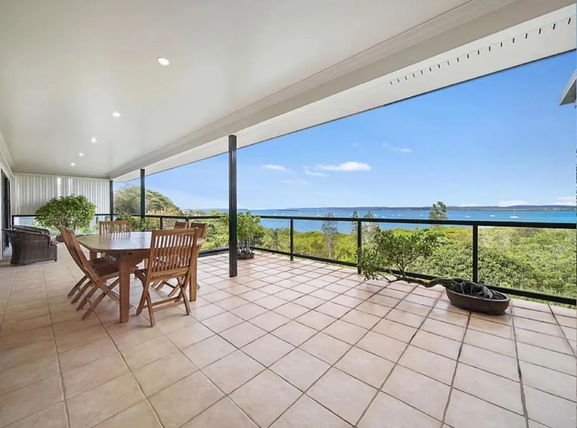 Waterfront Entire Luxury House With Bay View And Pool Villa Redland Bay 0*,  Australia