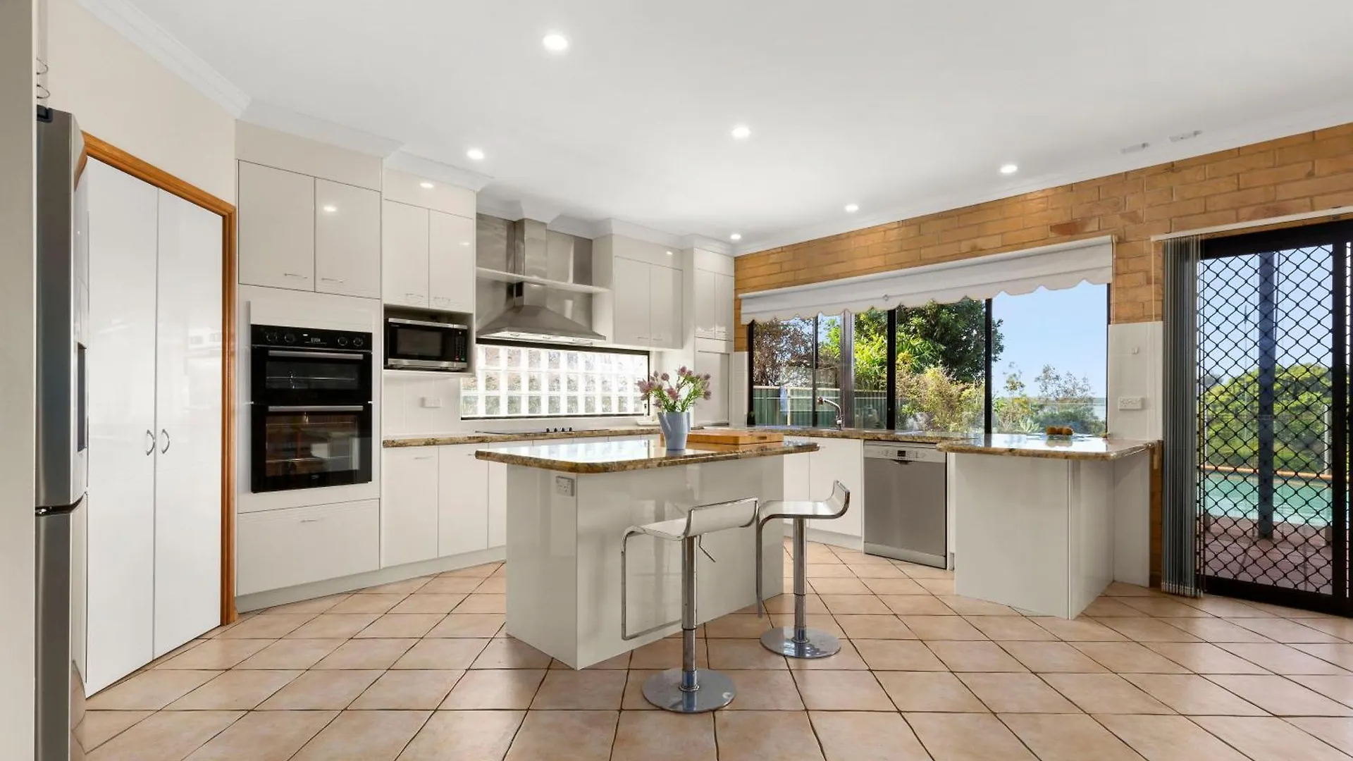 Waterfront Entire Luxury House With Bay View And Pool Villa Redland Bay Australia
